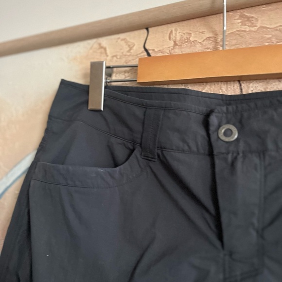 ARC’TERYX Black Women’s Cargo Shorts size 4 - Picture 4 of 11